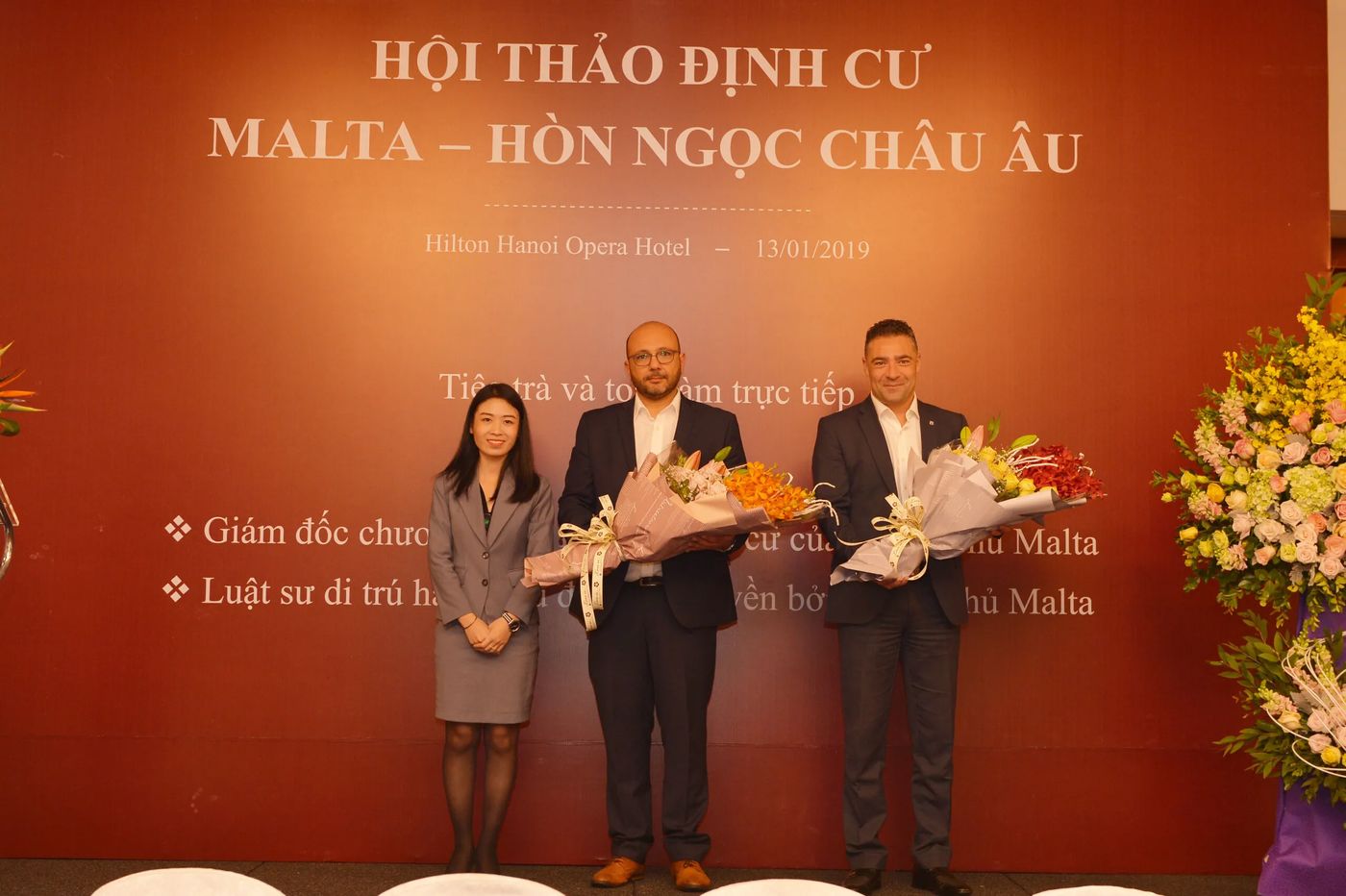 Bella（亚洲及塞浦路斯区域执行董事）代表 AT Express 中国，在河内希尔顿歌剧院酒店举办的马耳他定居研